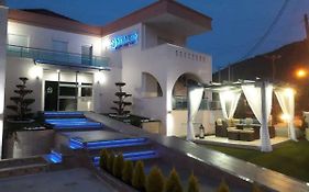 Stratos Deluxe Apartments